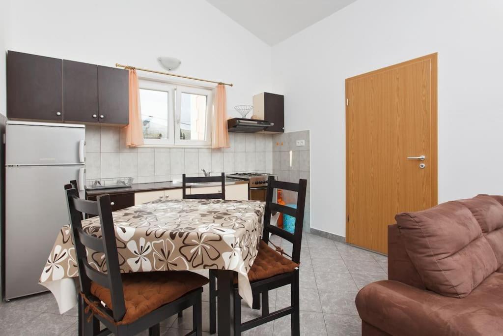 Apartments Mani Trogir Exterior photo
